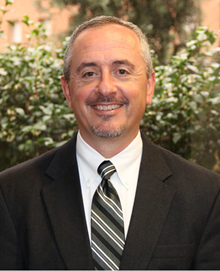 Lee J. Kapos Headshot